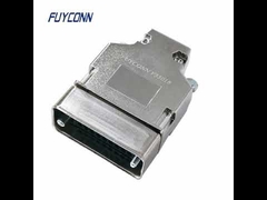 Connettore a crimpare per cavo schermato in plastica con connettore femmina a 34 pin V.35